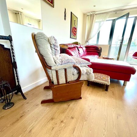 Luxury 2 Bedroom Apartment- Lake View - Free Parking - Wembley Stadium 5Km Londres Exterior foto