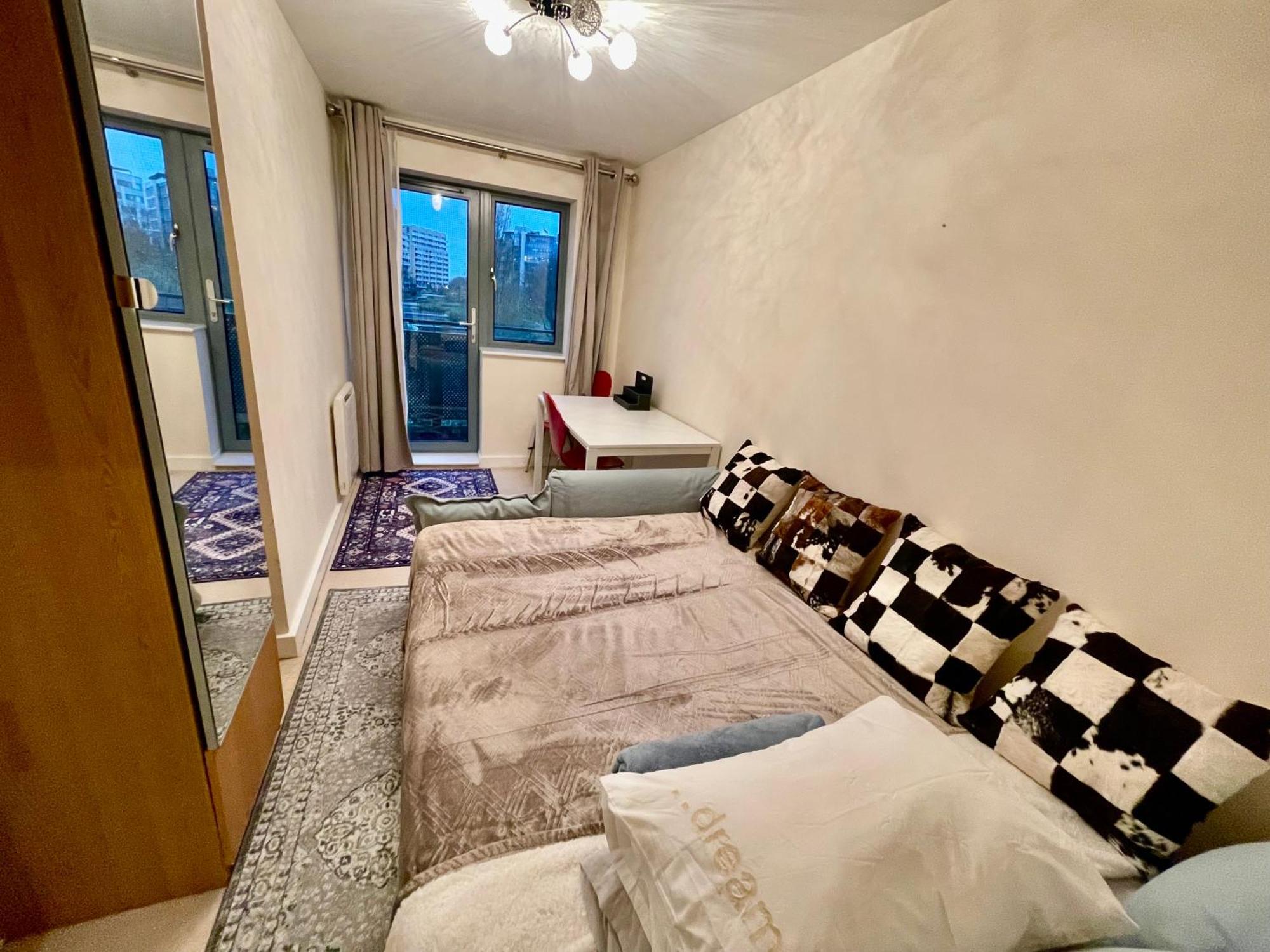 Luxury 2 Bedroom Apartment- Lake View - Free Parking - Wembley Stadium 5Km Londres Exterior foto