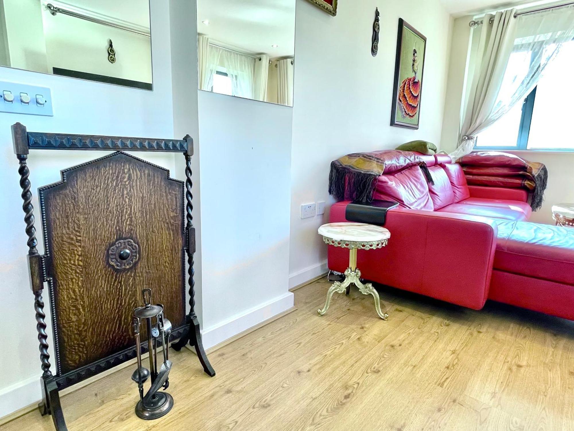 Luxury 2 Bedroom Apartment- Lake View - Free Parking - Wembley Stadium 5Km Londres Exterior foto