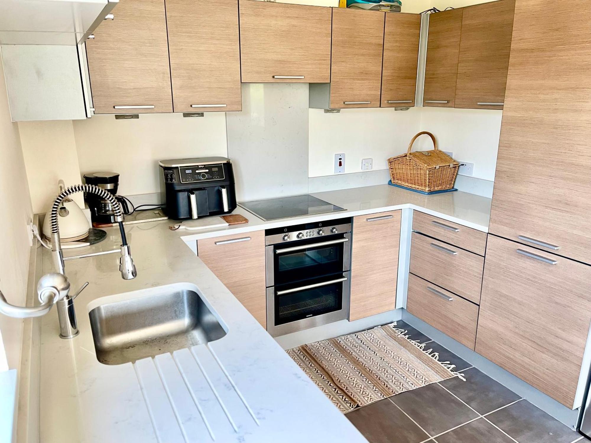 Luxury 2 Bedroom Apartment- Lake View - Free Parking - Wembley Stadium 5Km Londres Exterior foto