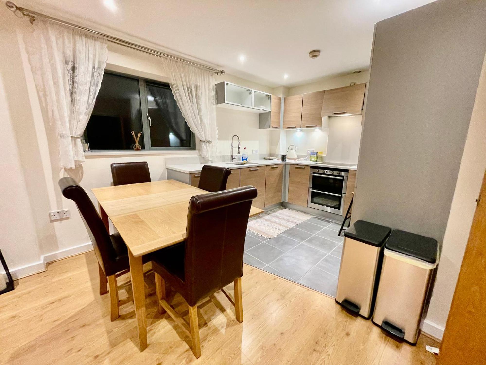 Luxury 2 Bedroom Apartment- Lake View - Free Parking - Wembley Stadium 5Km Londres Exterior foto